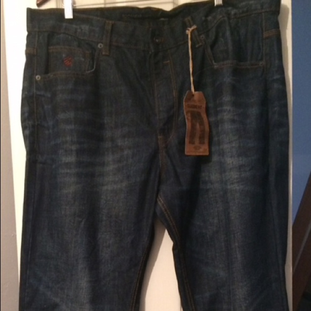 Brand new Men’s Rocwear jeans classic fit.